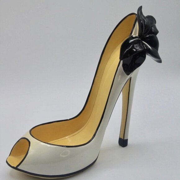 VINTAGE STILETTO GLAZED CERAMIC WINE BOTTLE CADDY W/ FLOWER - IVORY & BLACK - Picture 2 of 9